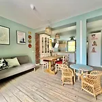 Housing Leon Unifamiliar Con Patio A 100 Metros De La Catedral