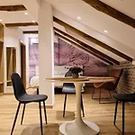 Suites Berrueta , Plaza Mayor By Albany