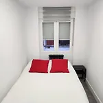 Piso Centrico, Cerca De Los Hospitales Y Centro.