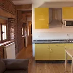 Apartamentos Emilia Feo Leon Gotico
