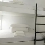 Globetrotter Hostel, By Albany