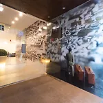 Globetrotter Hostel, By Albany