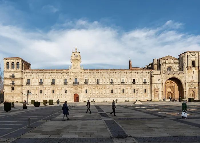Parador De Turismo De Leon
