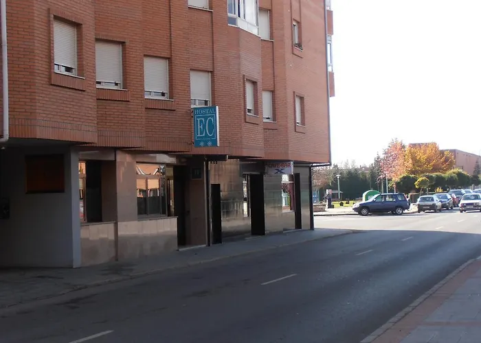 Hostal ** EC León
