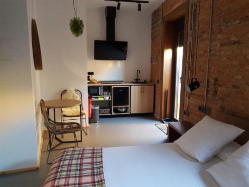 13 Guest house