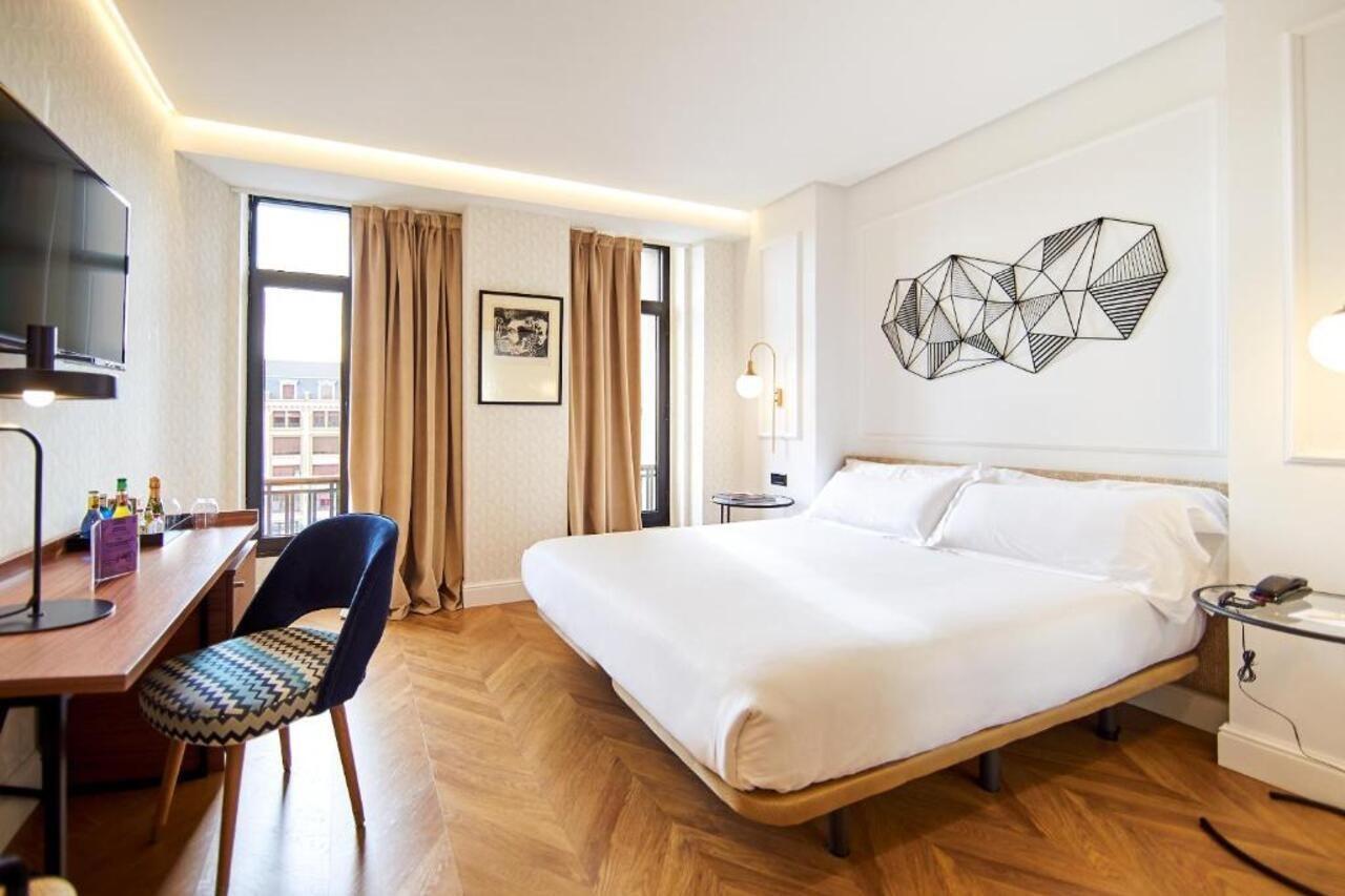 Occidental Alfonso V Hotel 4*