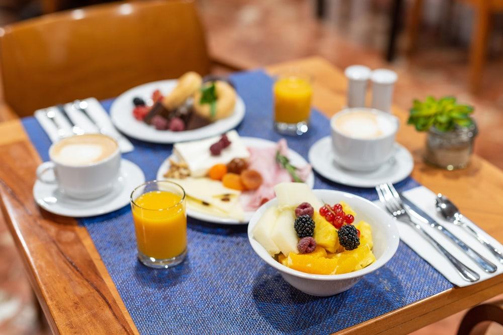 Crisol Quindós Hotel 3*