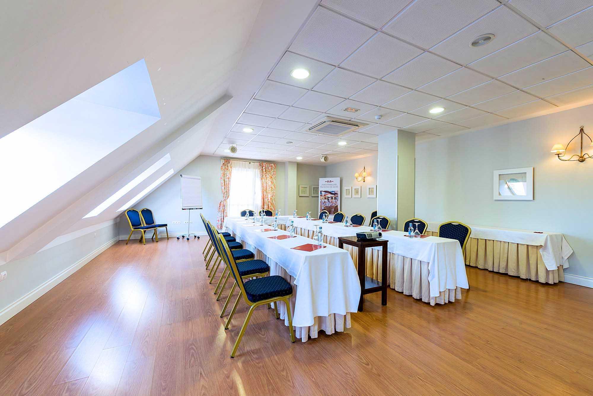 Hotel Fc Infantas De 3*