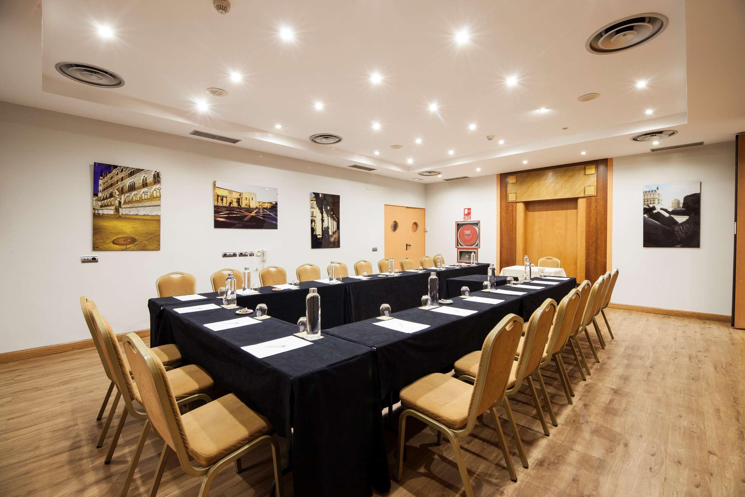 Hotel Silken Luis De