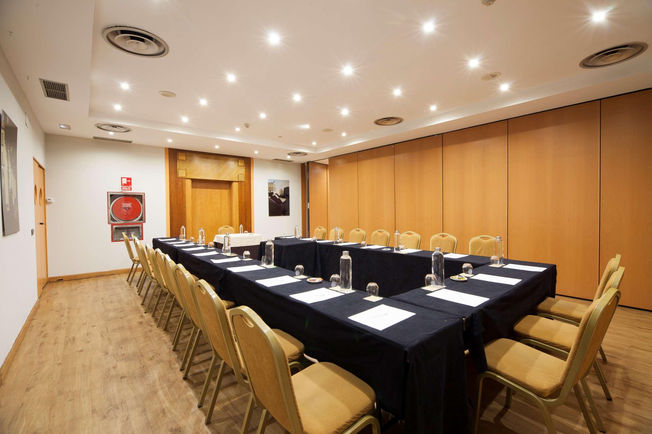 Hotel Silken Luis De 4*