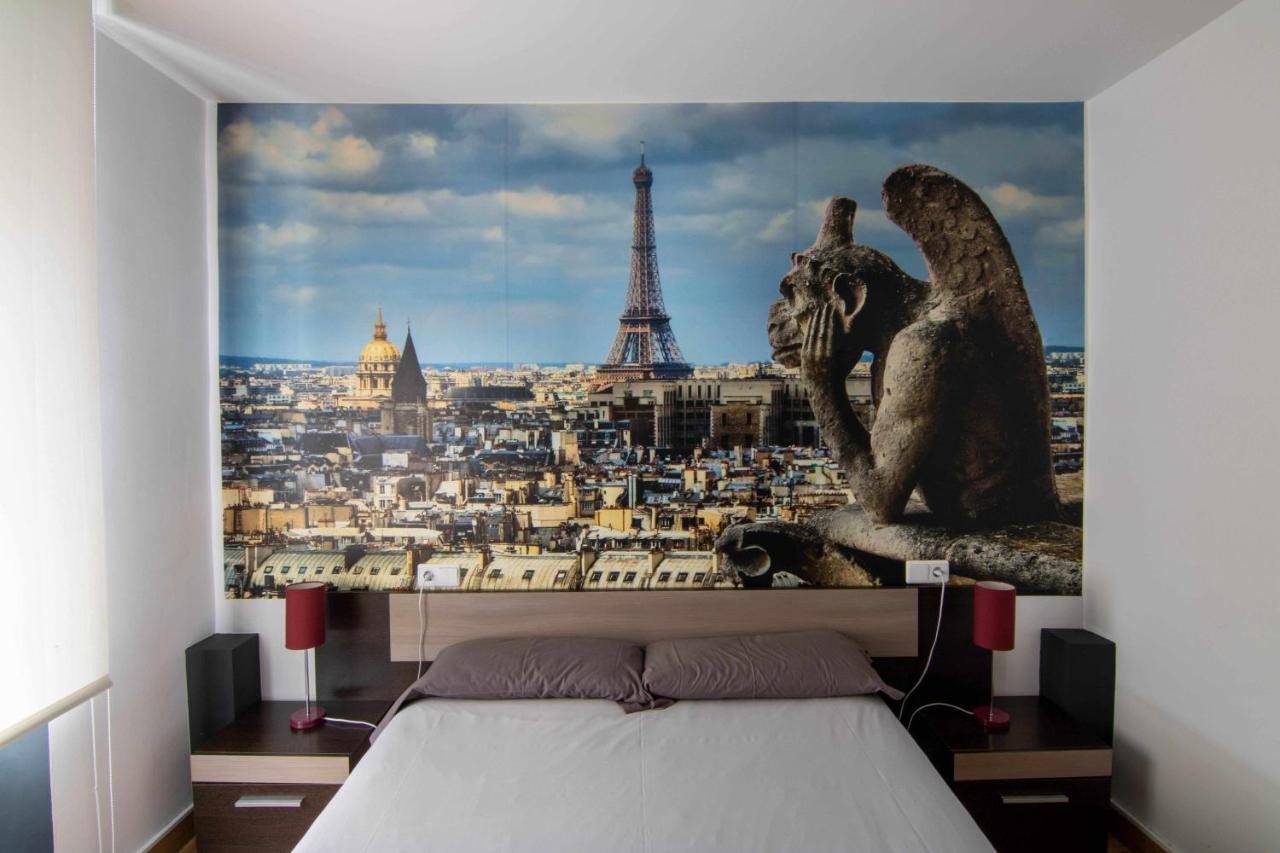 Paris Leon