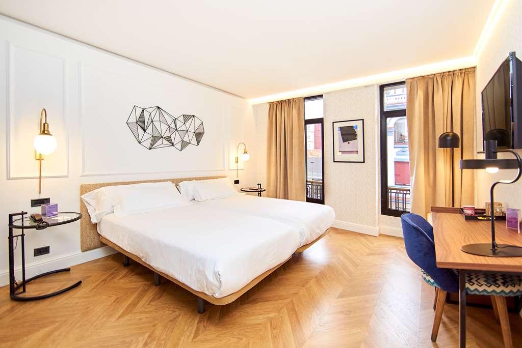 Occidental Alfonso V Hotel