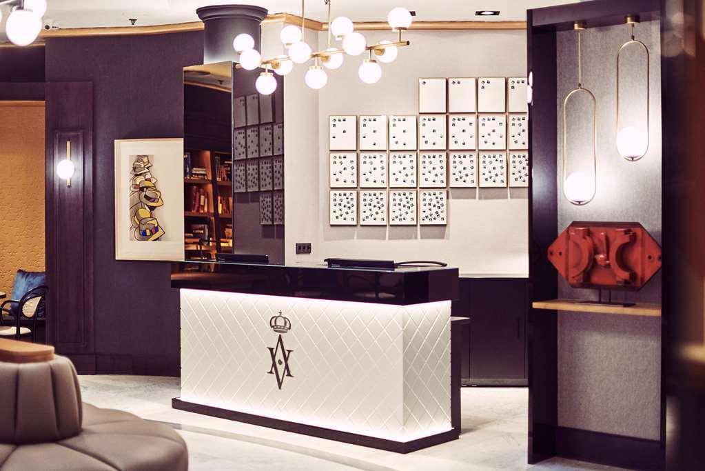 Occidental Alfonso V Hotel 4*