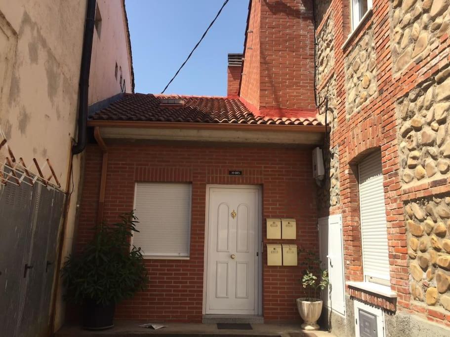 Azadinos, Leon. Apartamento León