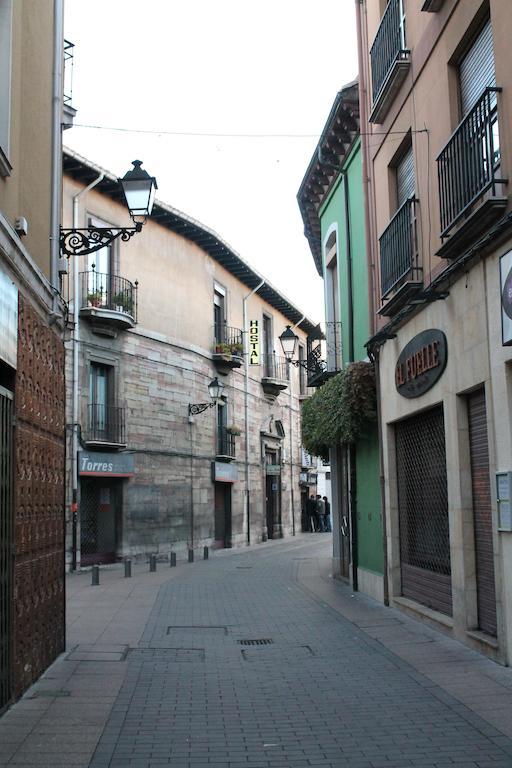San Martin Pensión León