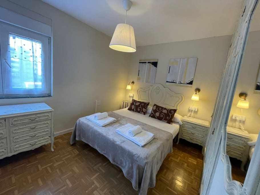 Oak Flat - 4 Habitaciones, 2 Banos, Terrazas- *