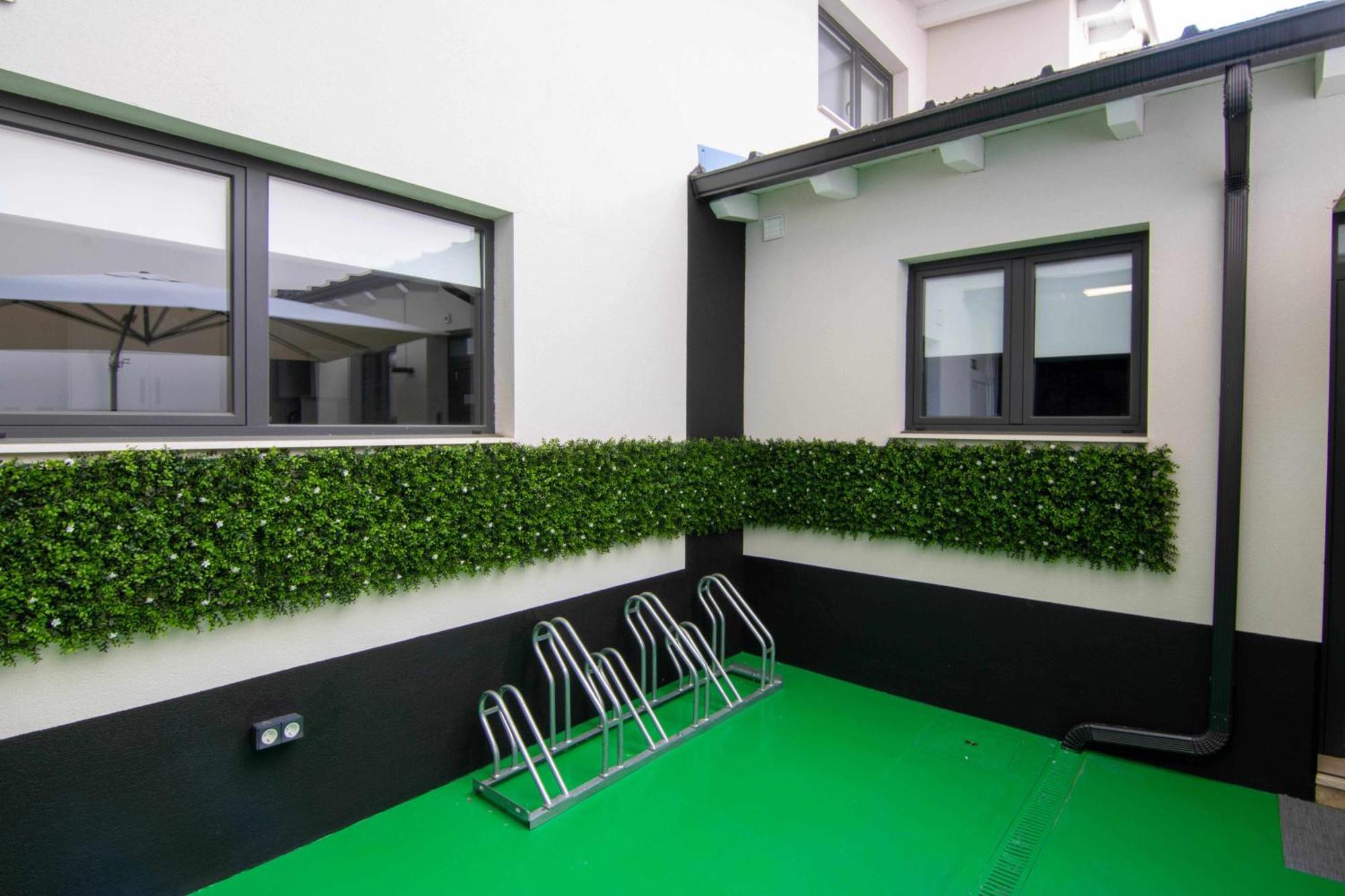 Paris Apartahotel *