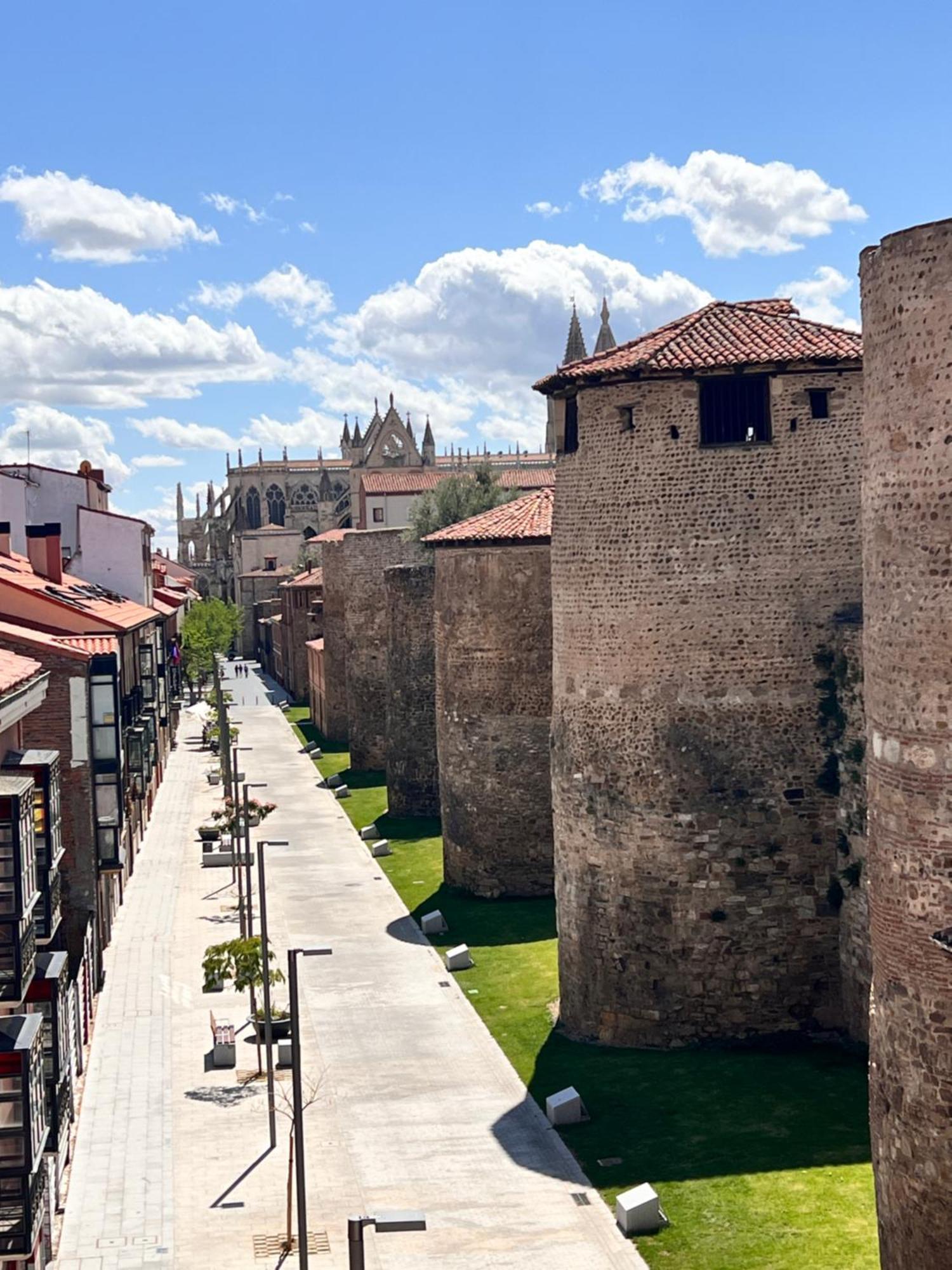 Apartamento La Muralla - Leonapartamentos *