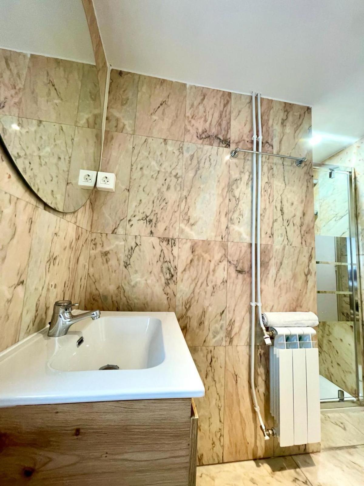 Oak Flat - 4 Habitaciones, 2 Banos, Terrazas-