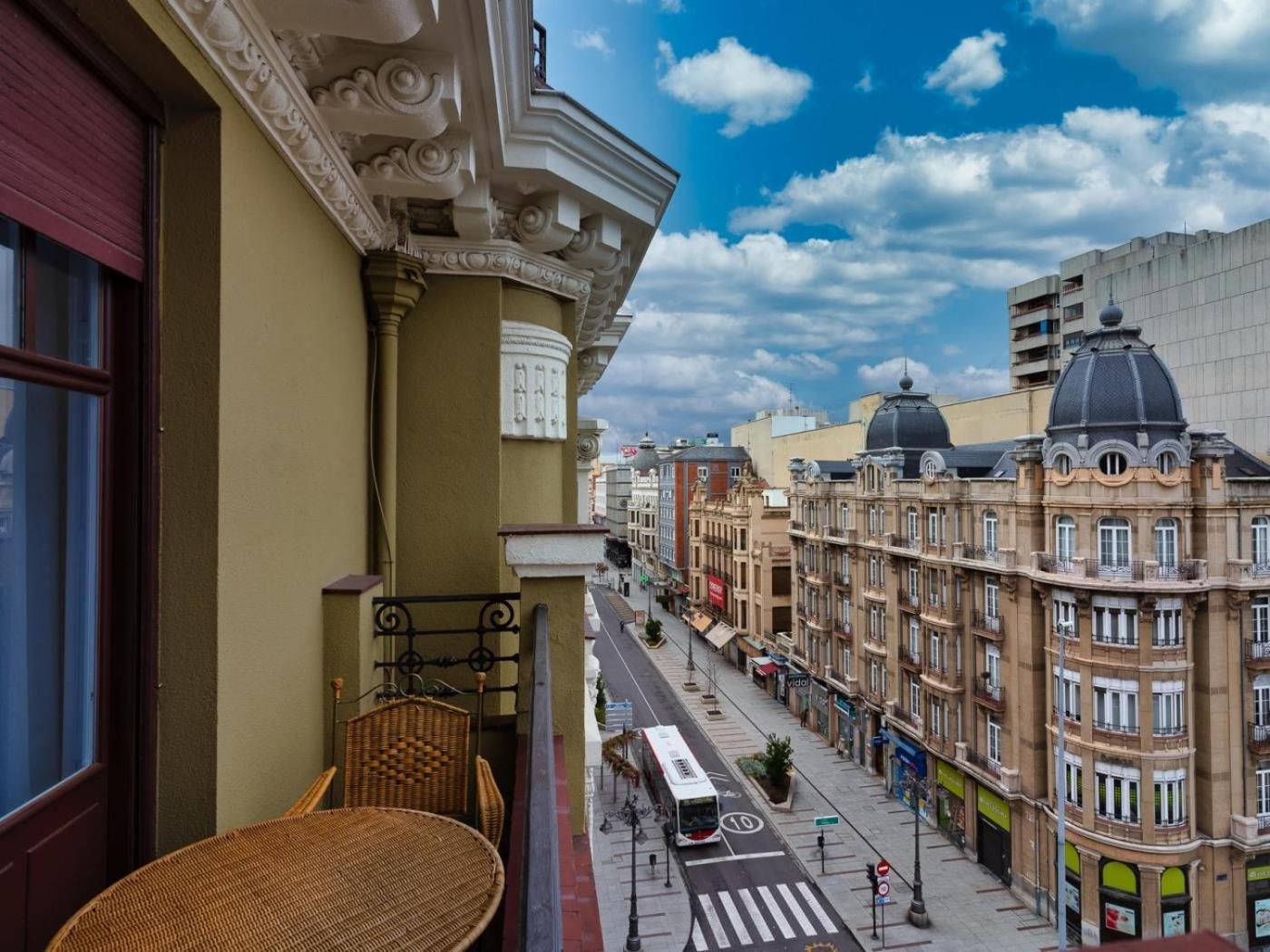 Housingleon Gaudi *