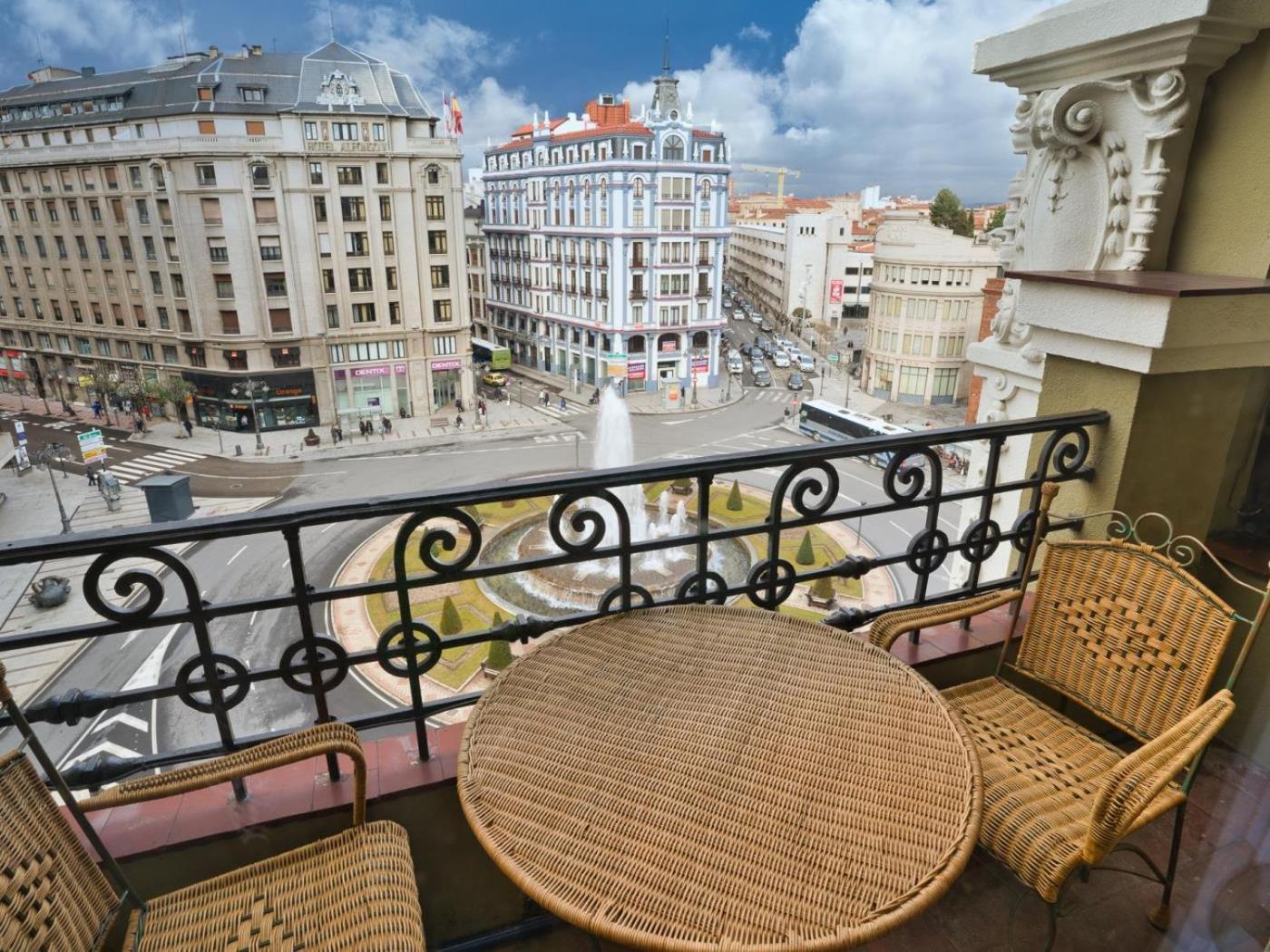 Housingleon Gaudi