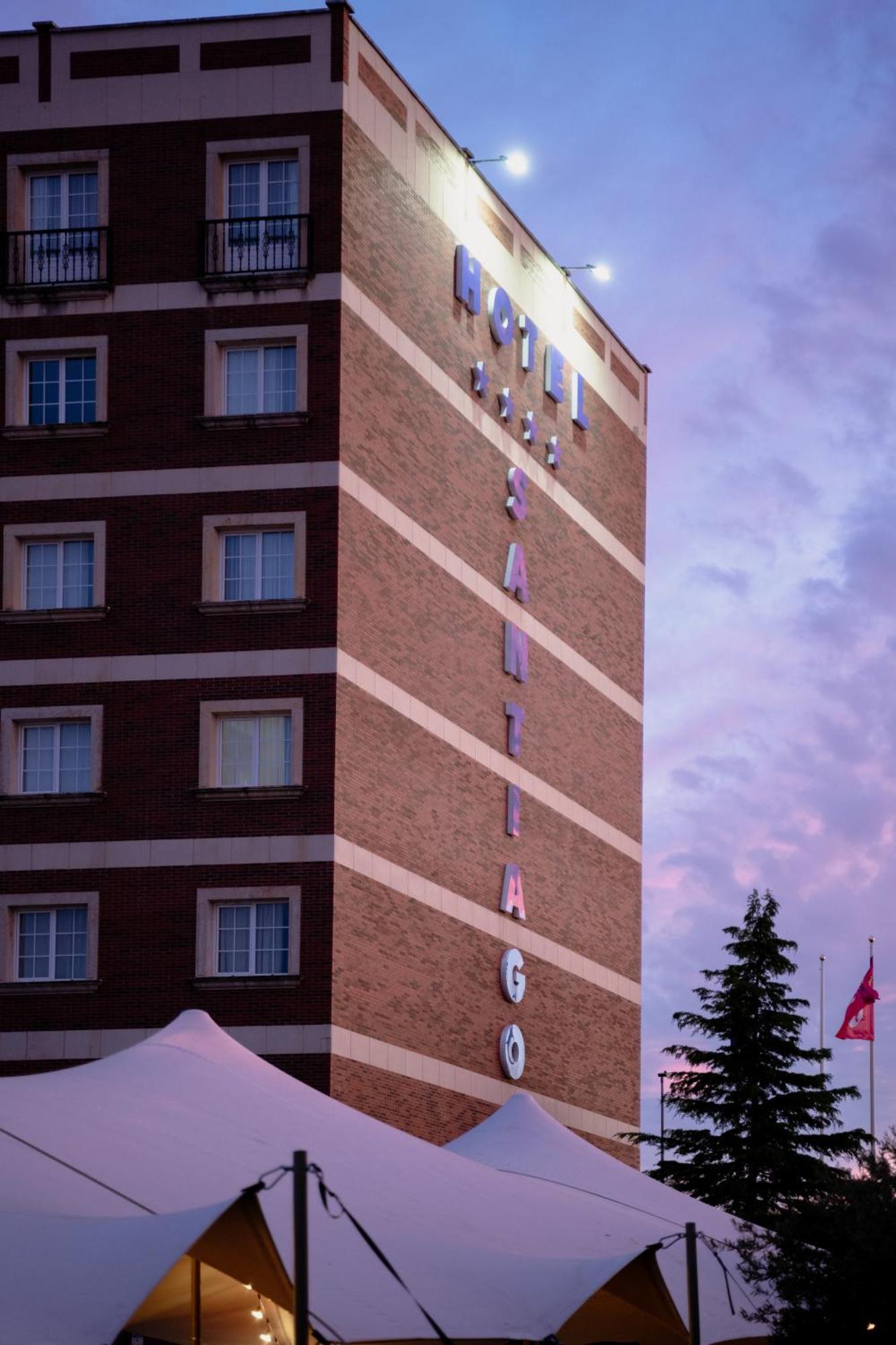 Hotel Santiago León