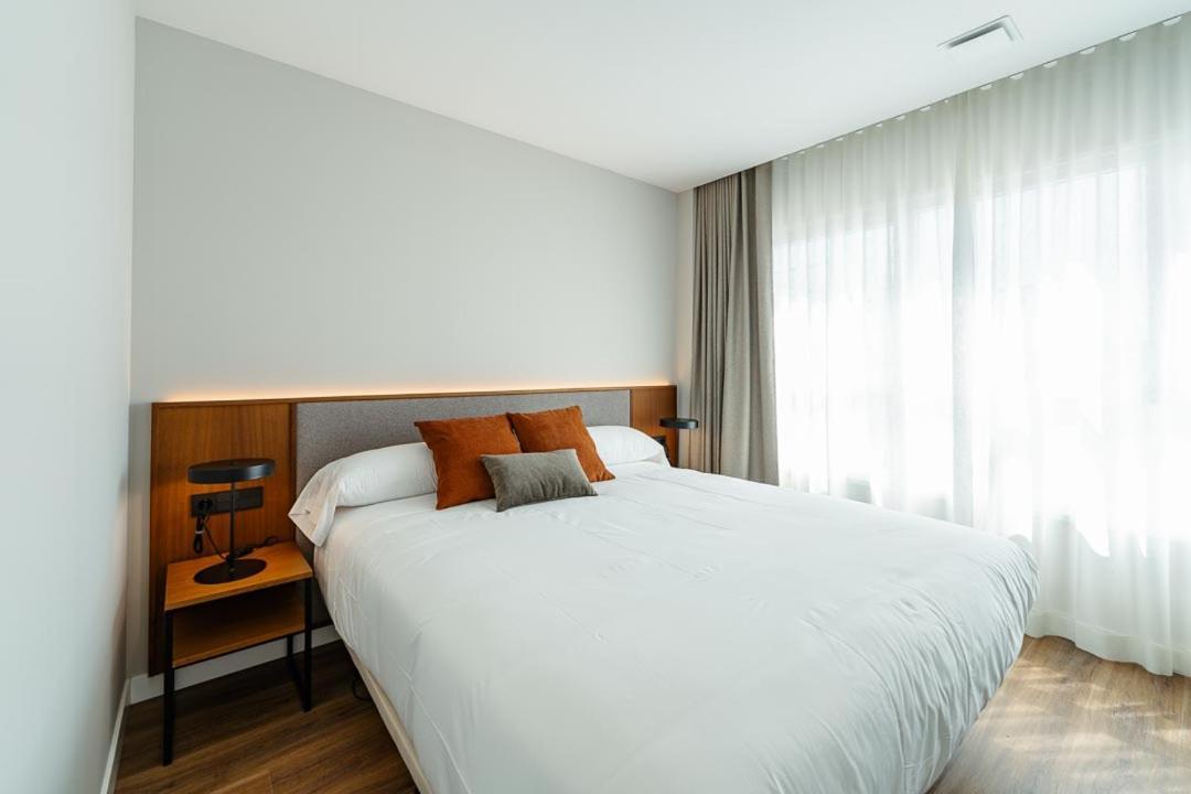 Apartment 2h Living *