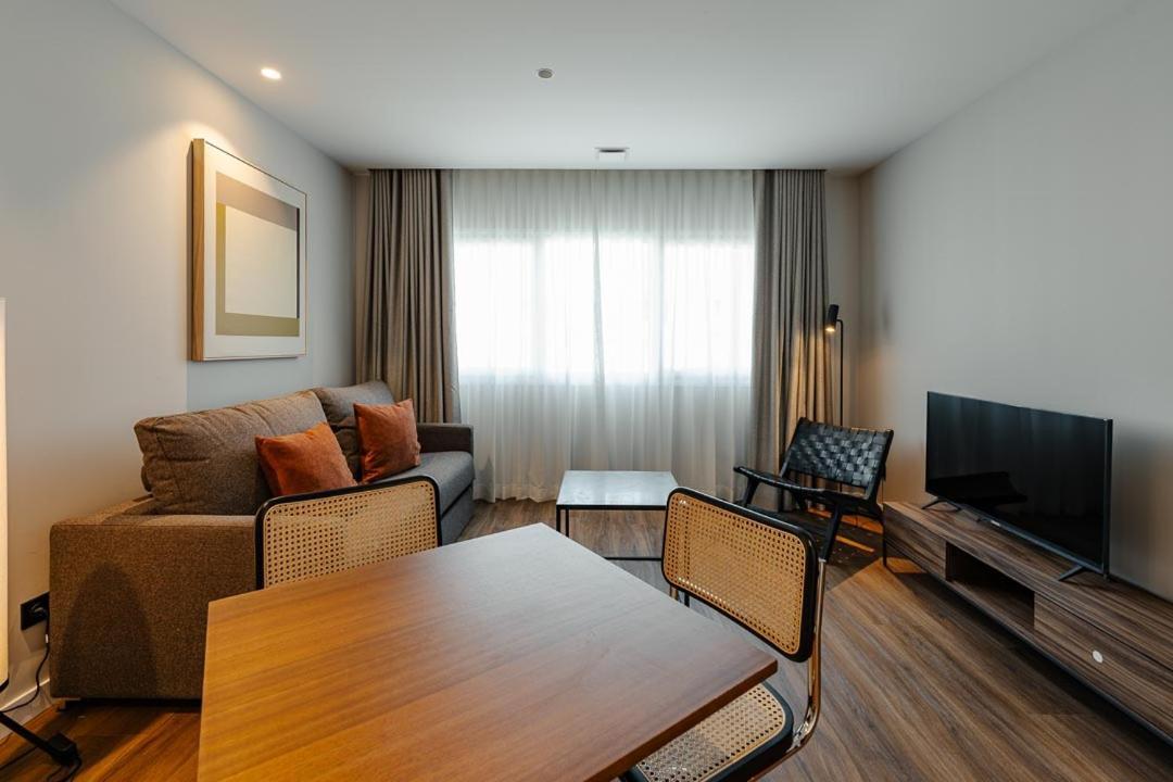 Apartment 2h Living
