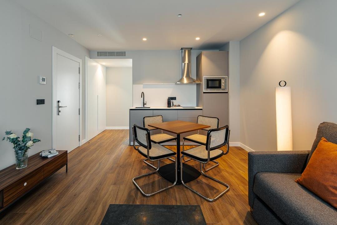 Apartment 2h Living *