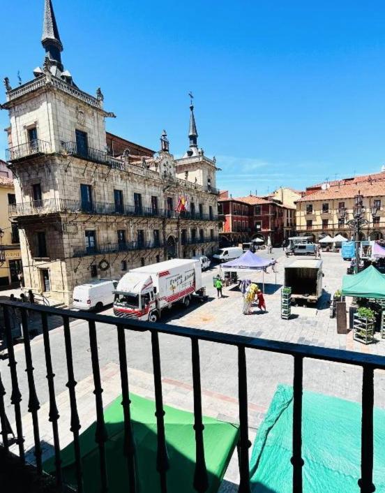 Arquitecto De La Vida- Plaza Mayor * León