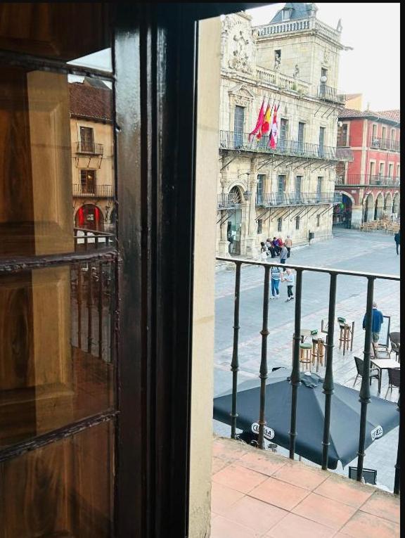 Arquitecto De La Vida- Plaza Mayor Pensión León