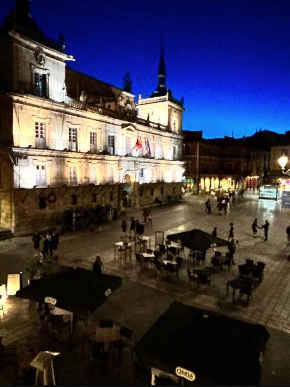 Arquitecto De La Vida- Plaza Mayor León
