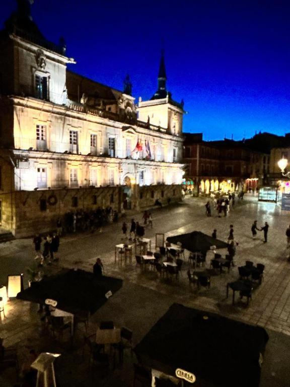 Arquitecto De La Vida- Plaza Mayor * León