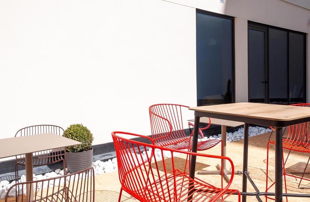 Apartment 2h Living *