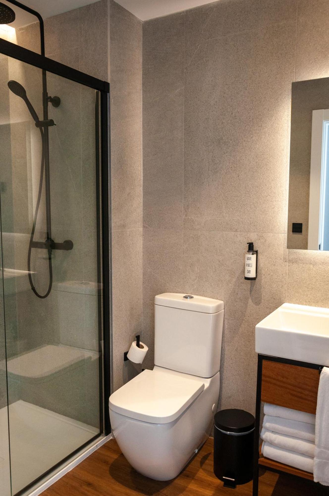 2h Living Apartment *