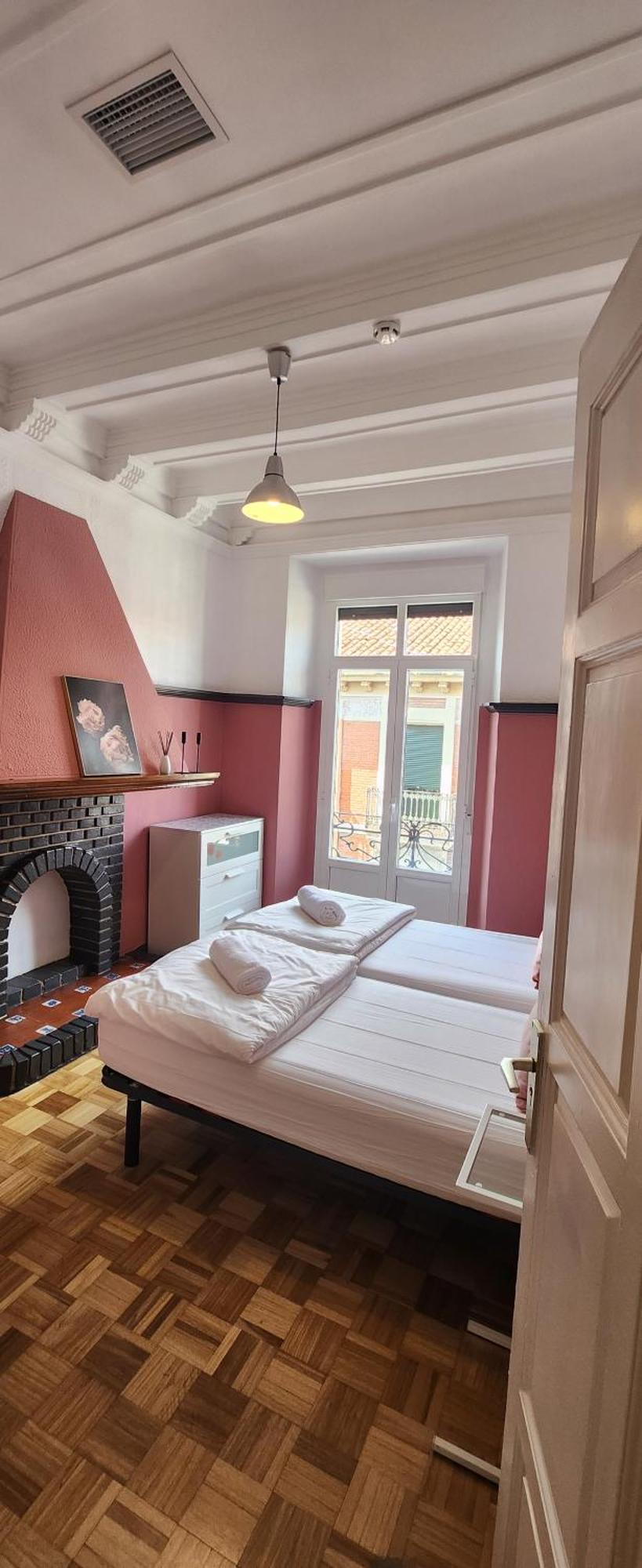 Hostal Leon Hostel *