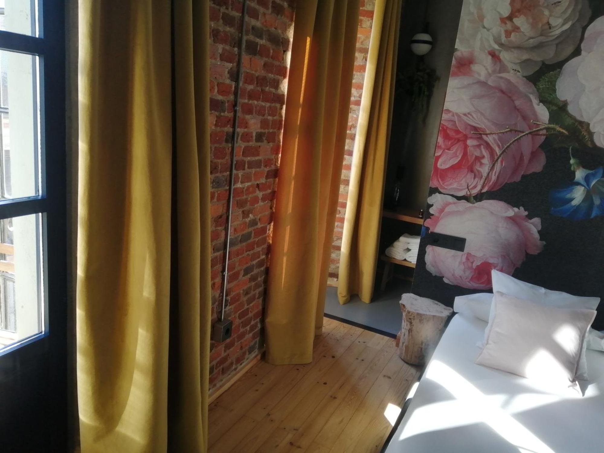 13 Guest house