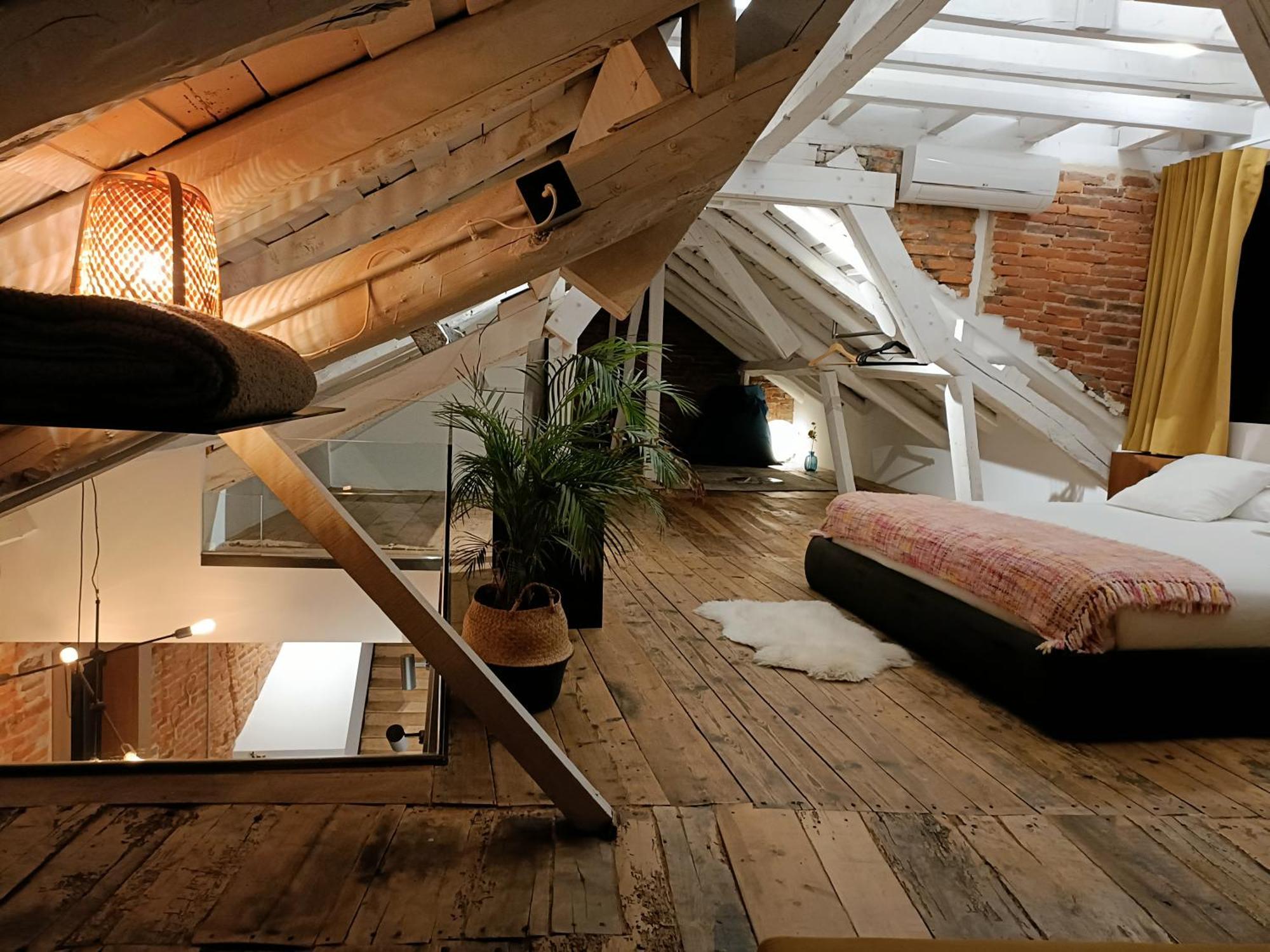13 Guest house