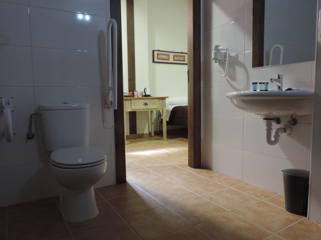 Hostal Santo Tomás De Canterbury *
