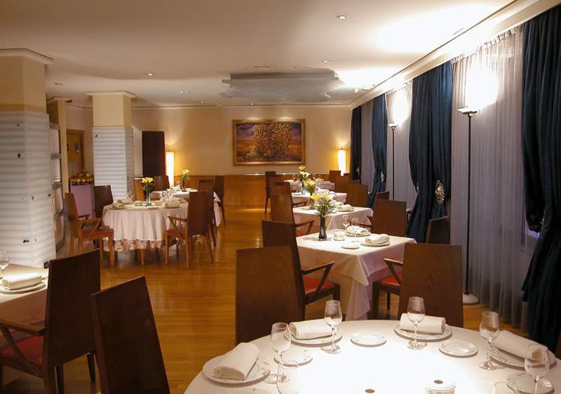 Occidental Alfonso V Hotel
