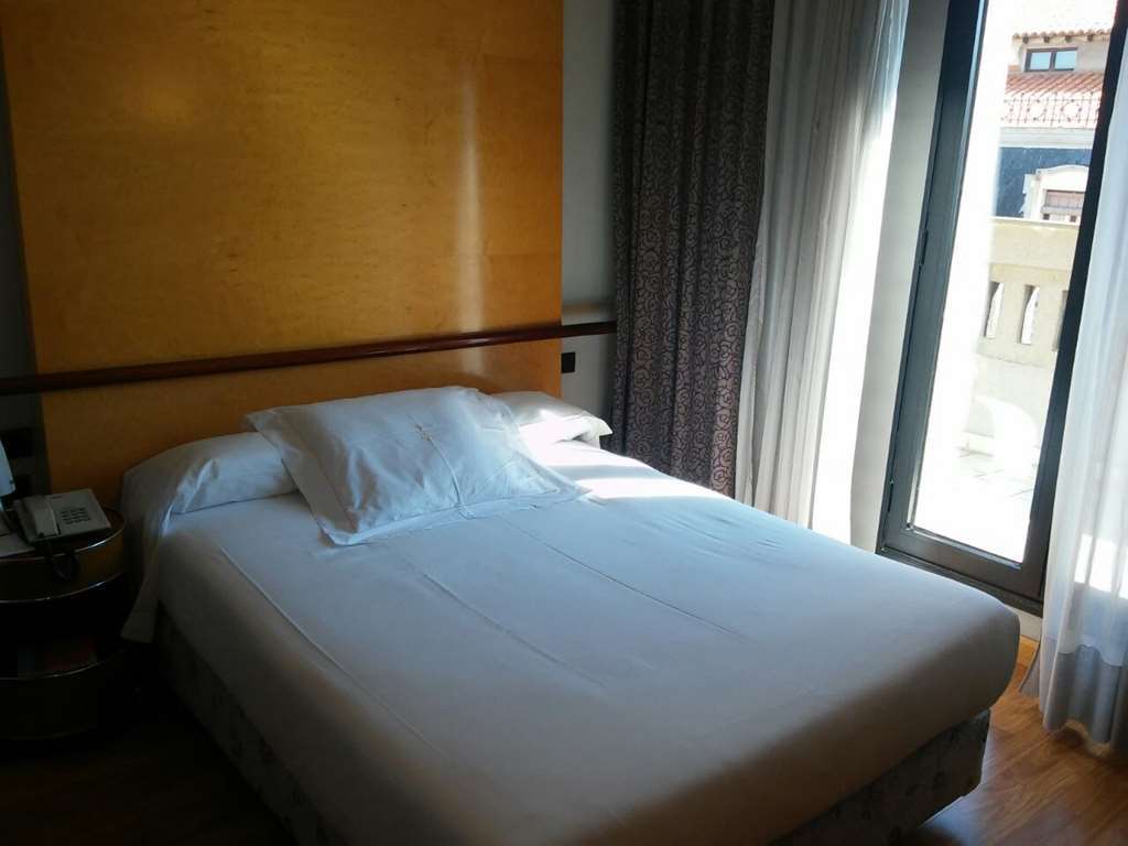 Occidental Alfonso V Hotel