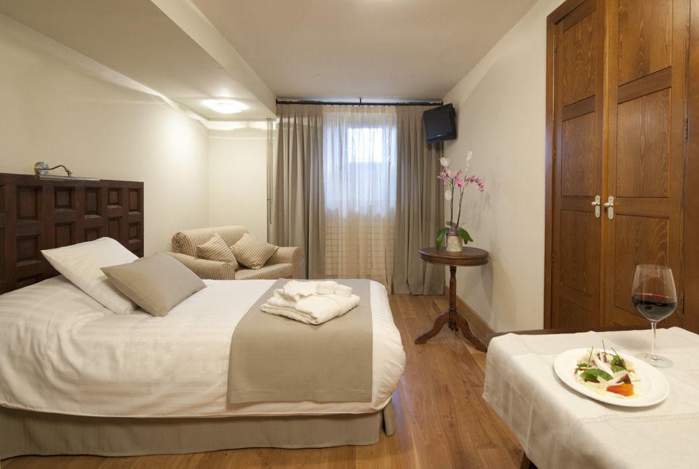Hotel Real Colegiata San Isidoro 3*