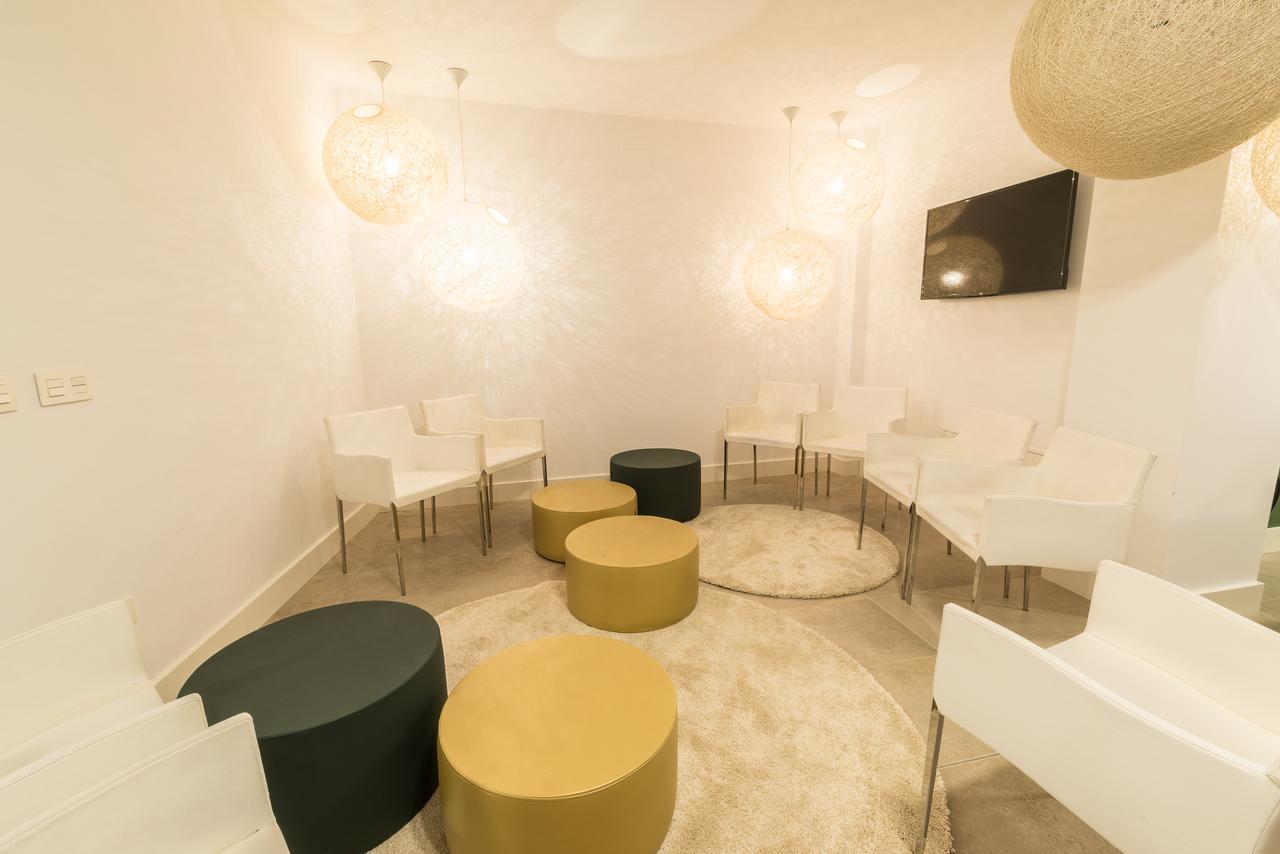 Globetrotter Hostel, By Albany * León