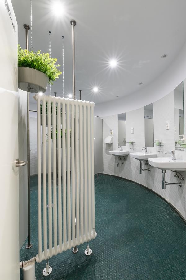 Globetrotter Hostel, By Albany *