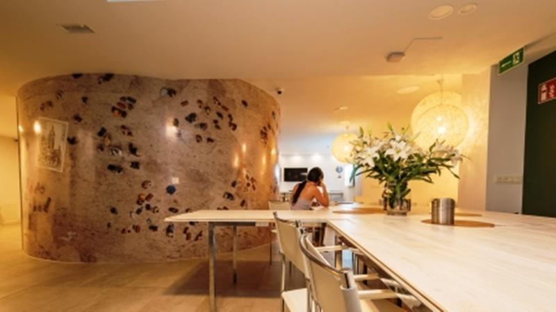 Globetrotter Hostel, By Albany