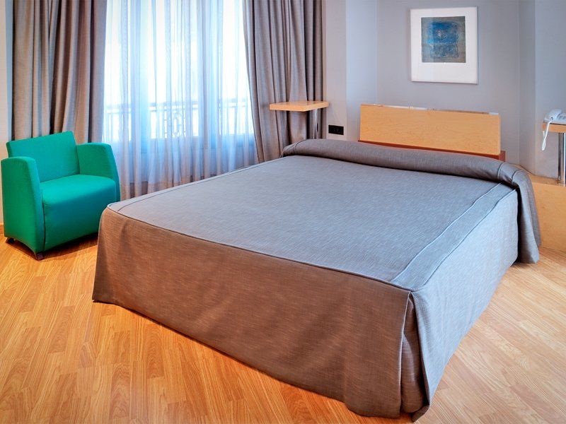 Occidental Alfonso V Hotel 4*