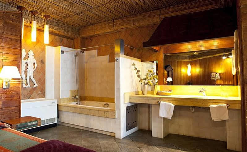 Crisol Quindós Hotel 3*
