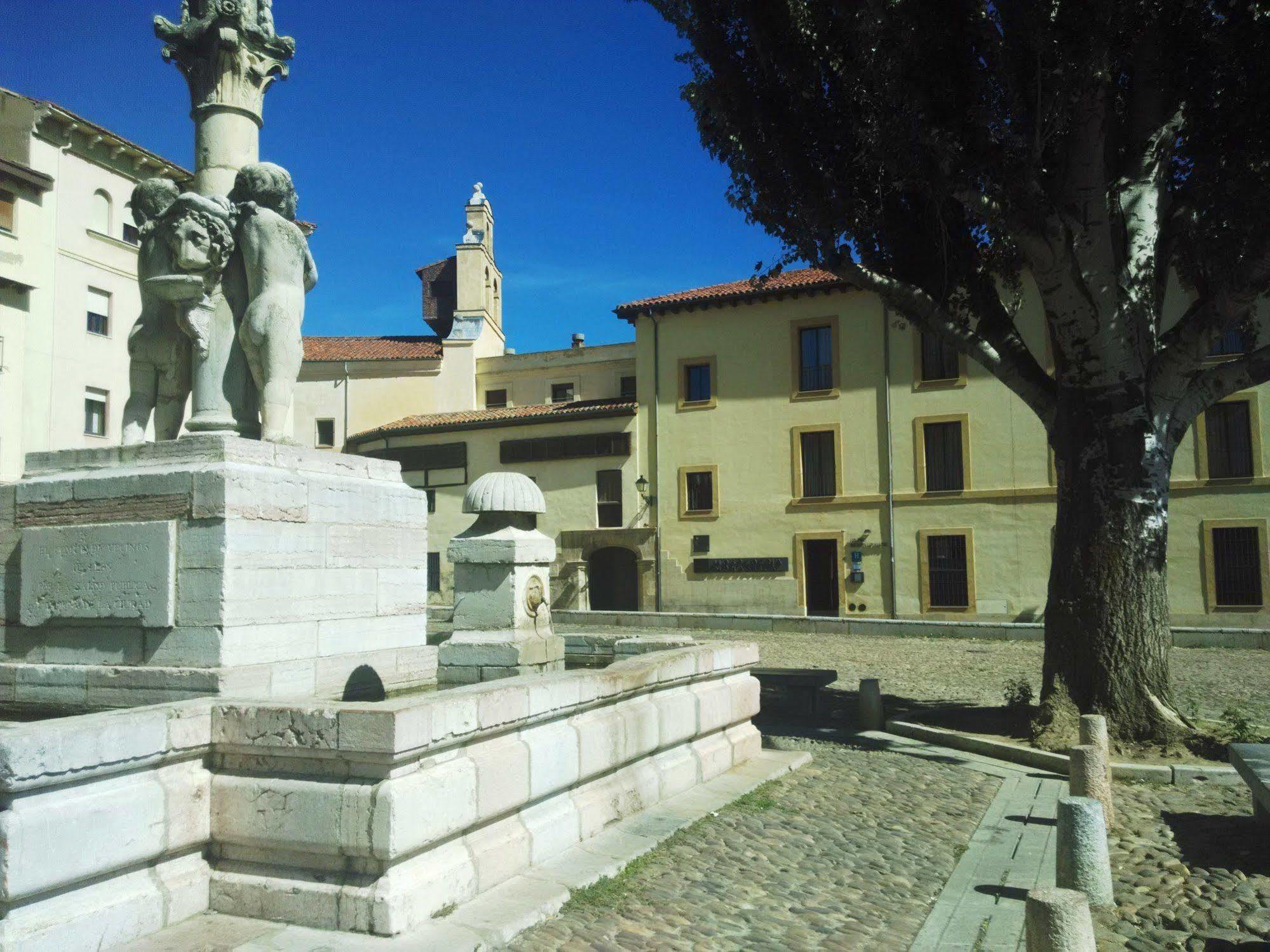 Hospedería Monástica Pax León