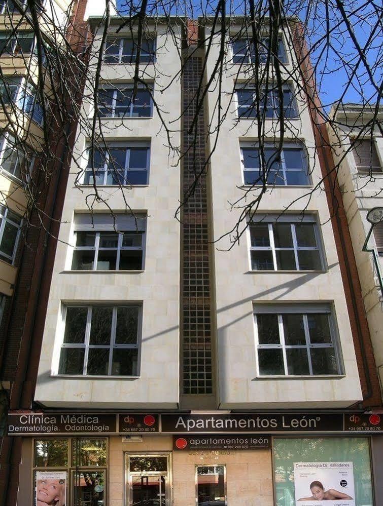 Apartamentos León *
