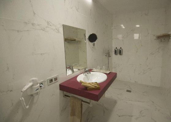 Hotel Toral 3*